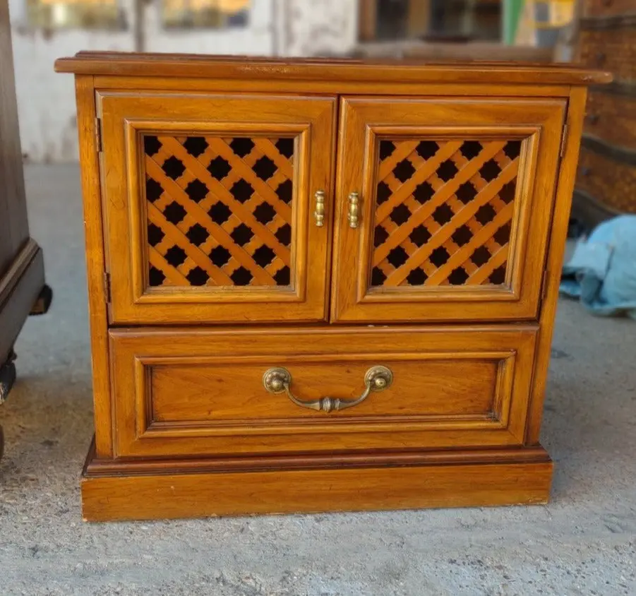 Midcentury Lamp Table 1