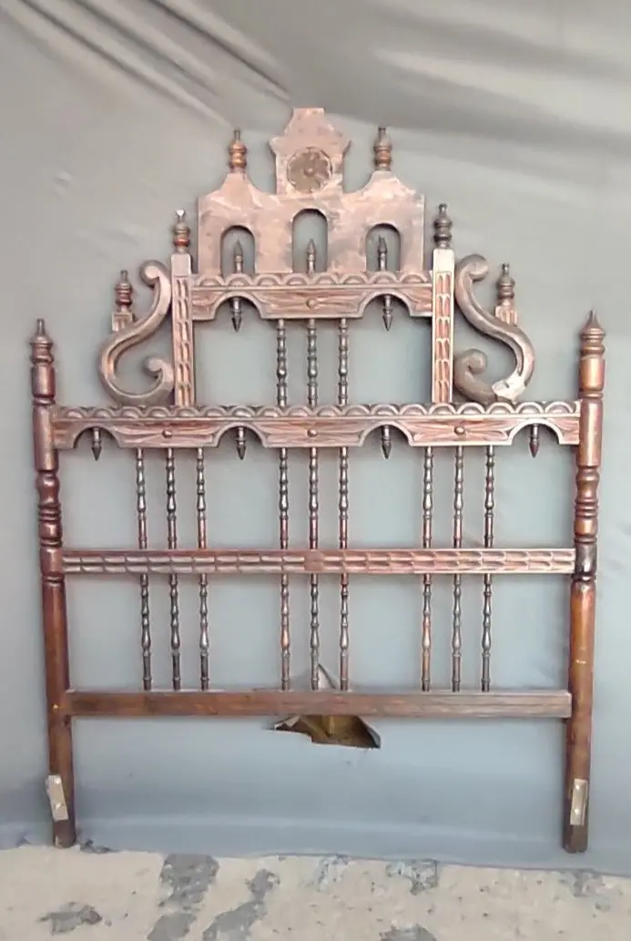 Argentine Pine Bed W/ Spindles 1
