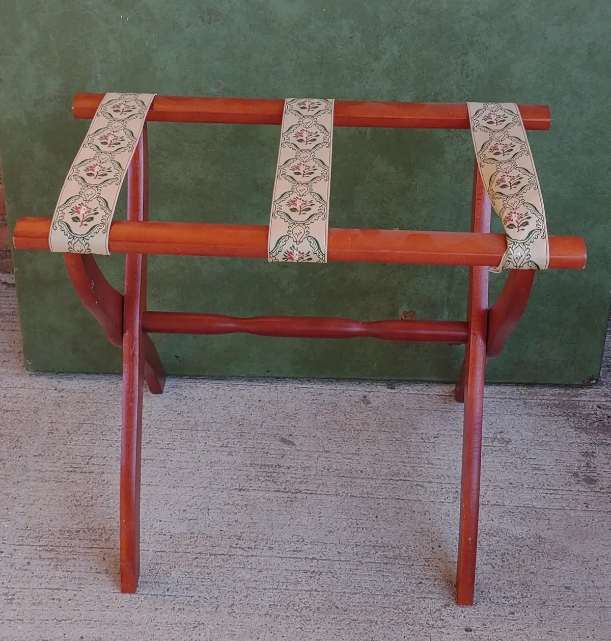 Folding Suitcase Stand 1