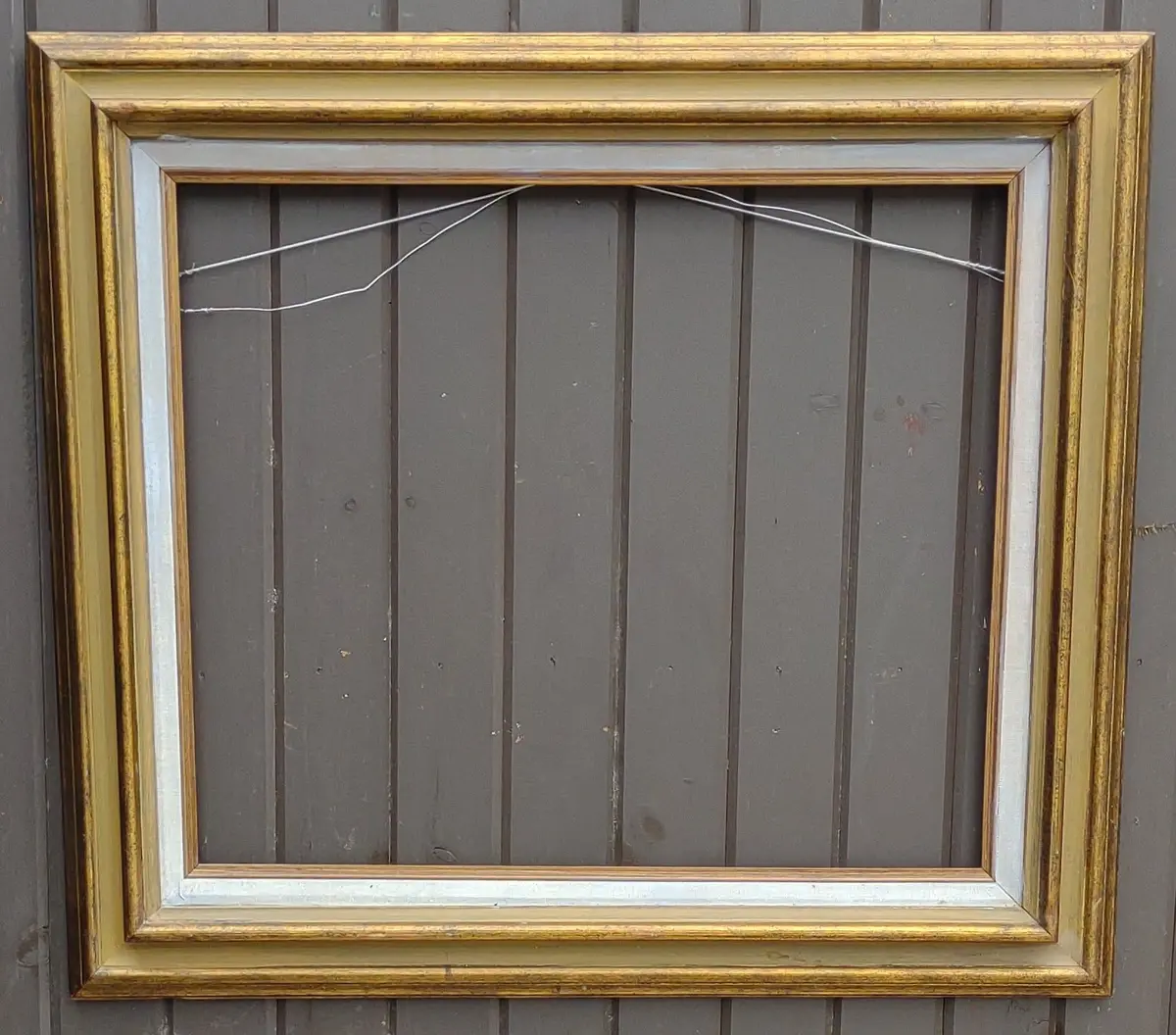 Gilt And Eccru Frame With Linen Filet 1