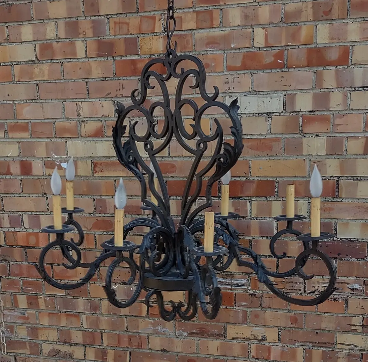 Oval 8 Light Iron Chandelier 1