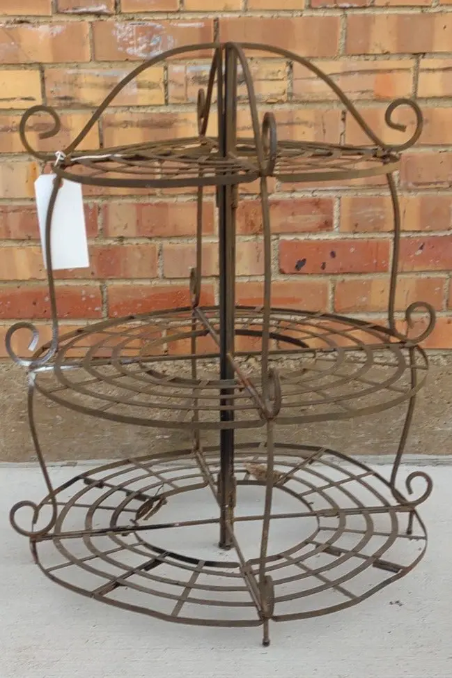 Circular Iron Plant Stand With 3 Levels 1