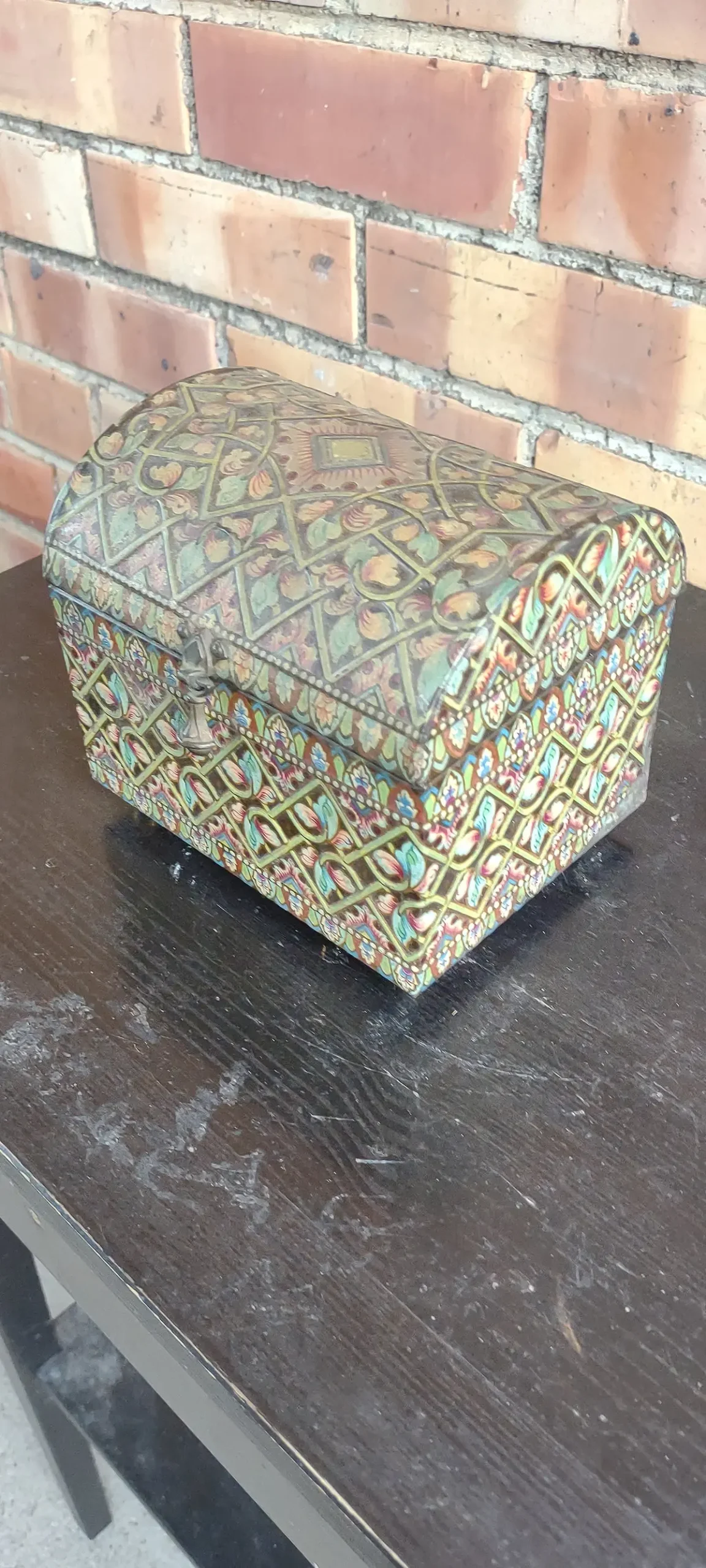Decorative Domed Lid Tin Box 1