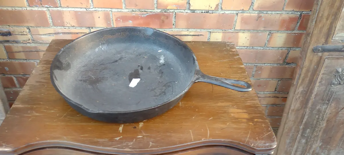 #10 Cast Iron Skillet 1