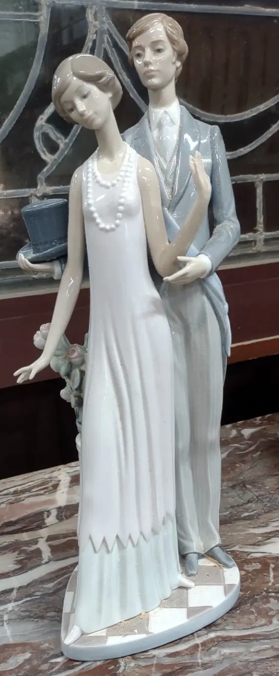 Lladro Couple In Formal Attire 1