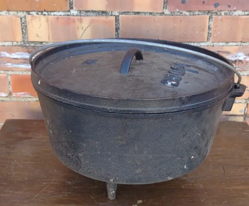 Large Lodge #12 Cast Iron Kettle With Lid 1