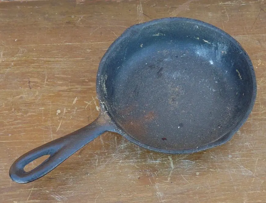 Small Cast Iron Frying Pan 1