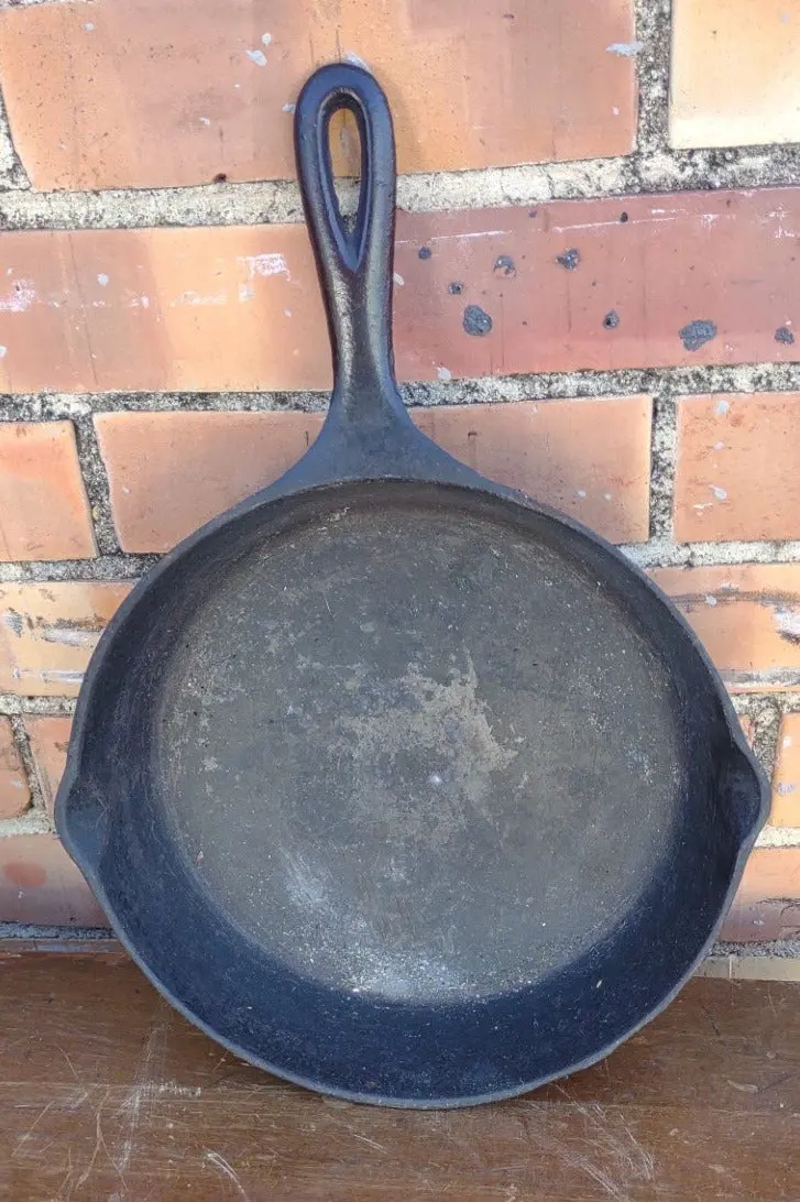 Medium Cast Iron Frying Pan 1