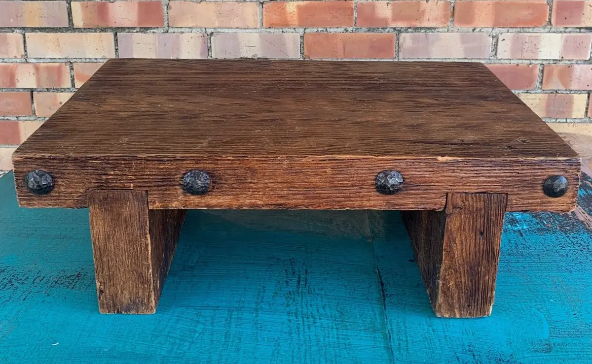 Thick Wood Spanish Plateau Stand 1