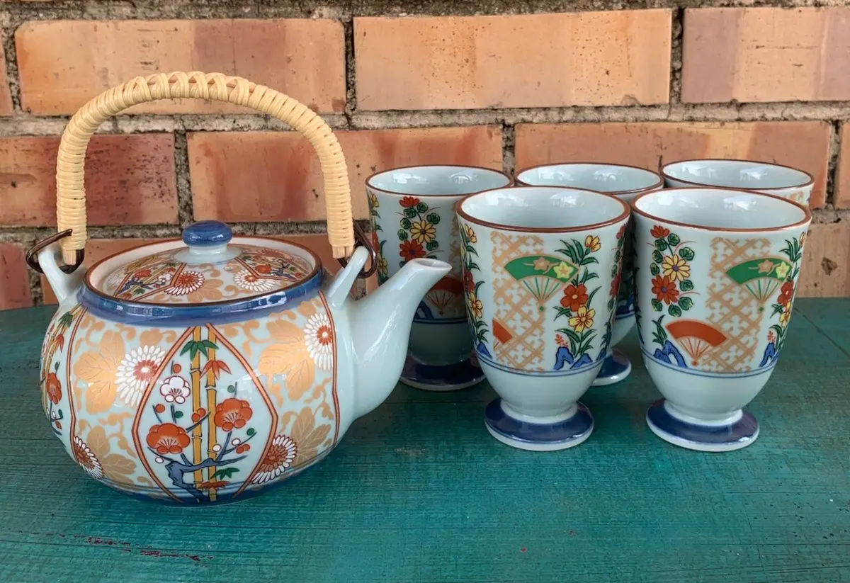 Japanese Porcelain Teapot With 5 Tall Cups 1