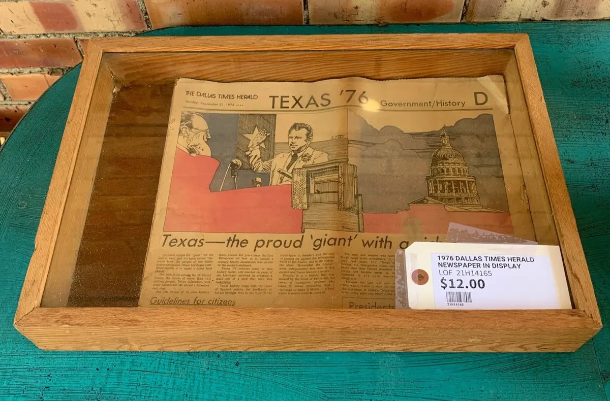 1976 Dallas Times Herald Newspaper In Display 1