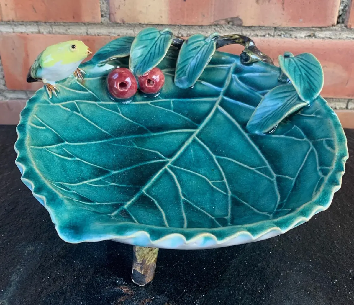 Majolica Style Leaf Dish With Bird 1