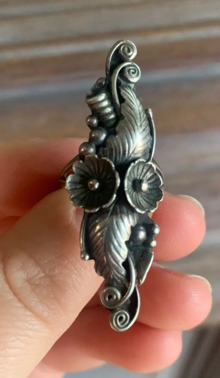Silver Ornate Ring 1