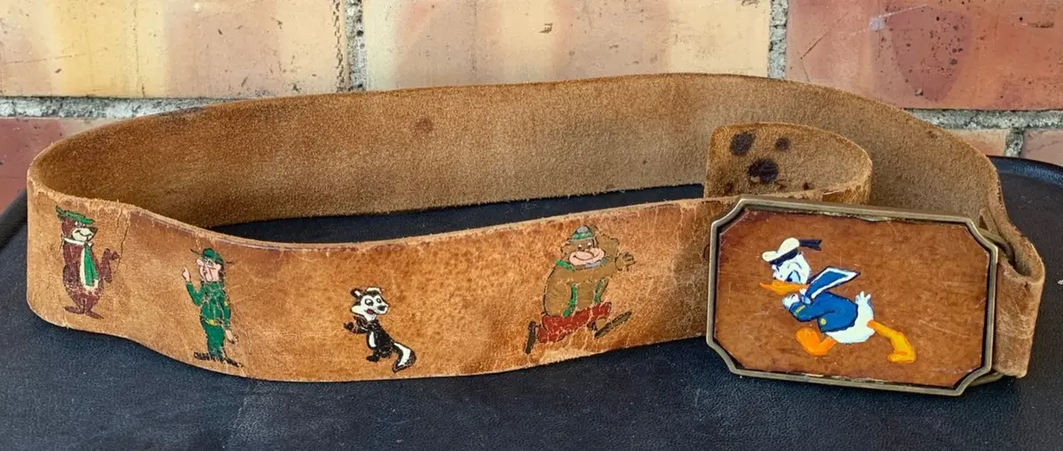 Donald Duck Buckle With Painted Belt 1