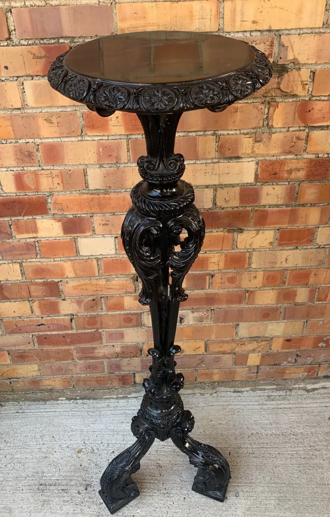 Not Old Black Plastic Plant Stand - As Found 1