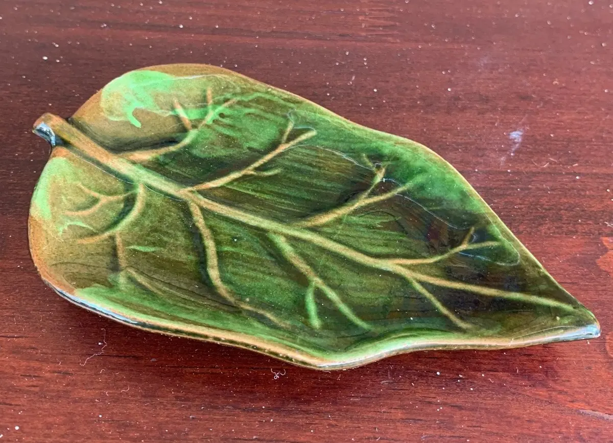Leaf Terra Cotta Glazed Dish 1