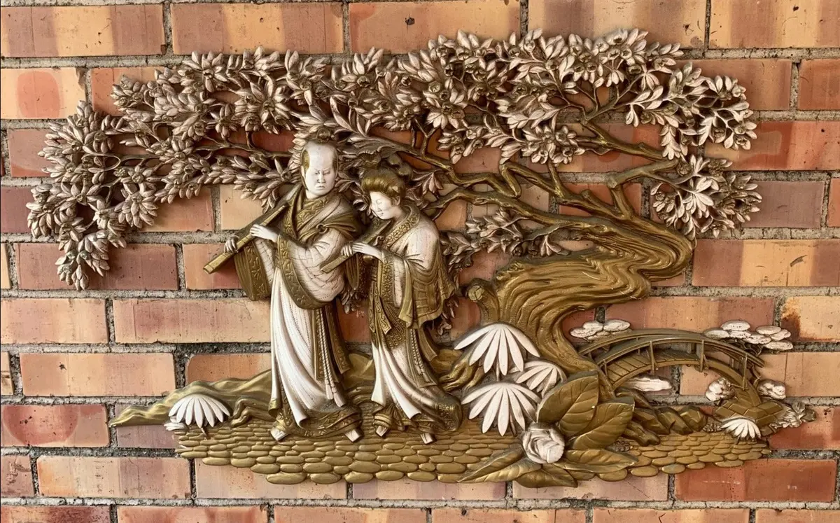 Vintage Bronze Color Wall Art With Asian Couple 1