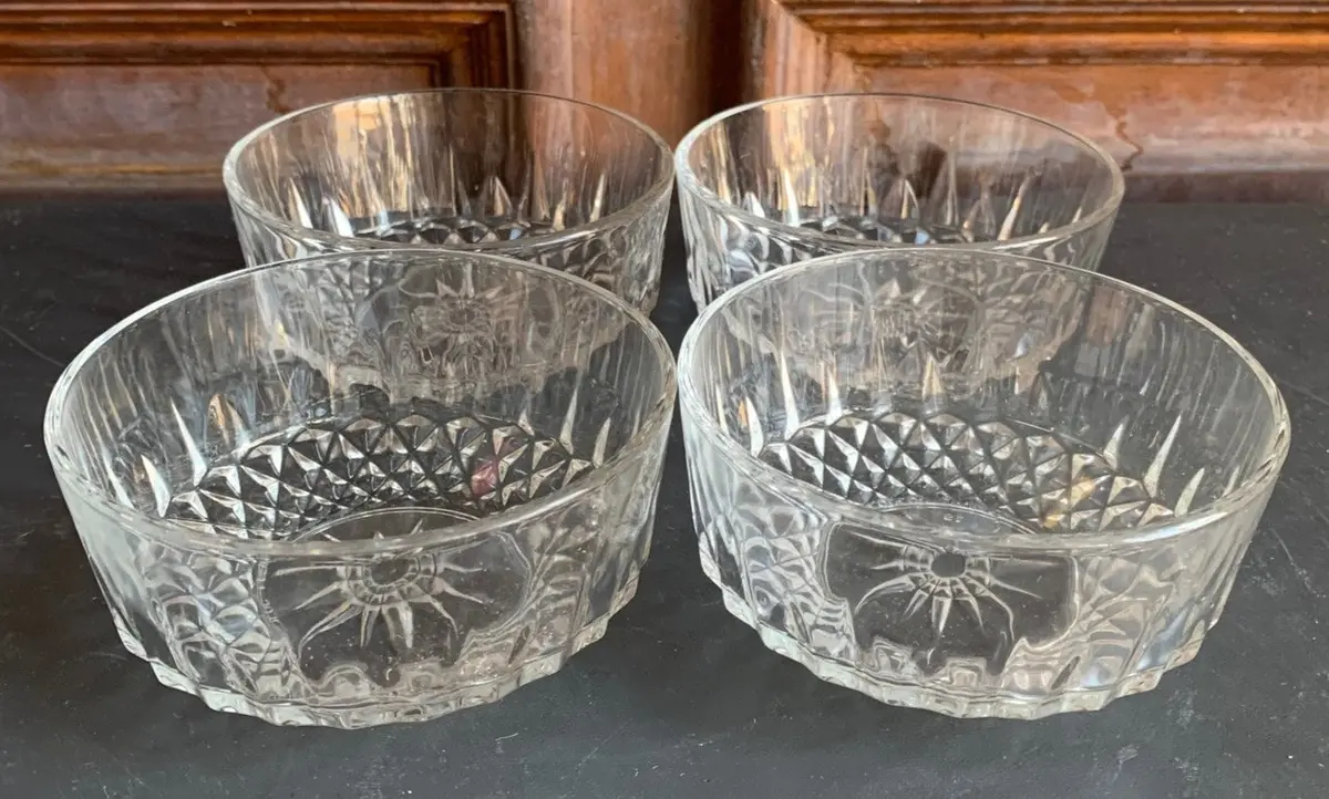 Set Of 4 Small French Pressed Glass Bowls 1