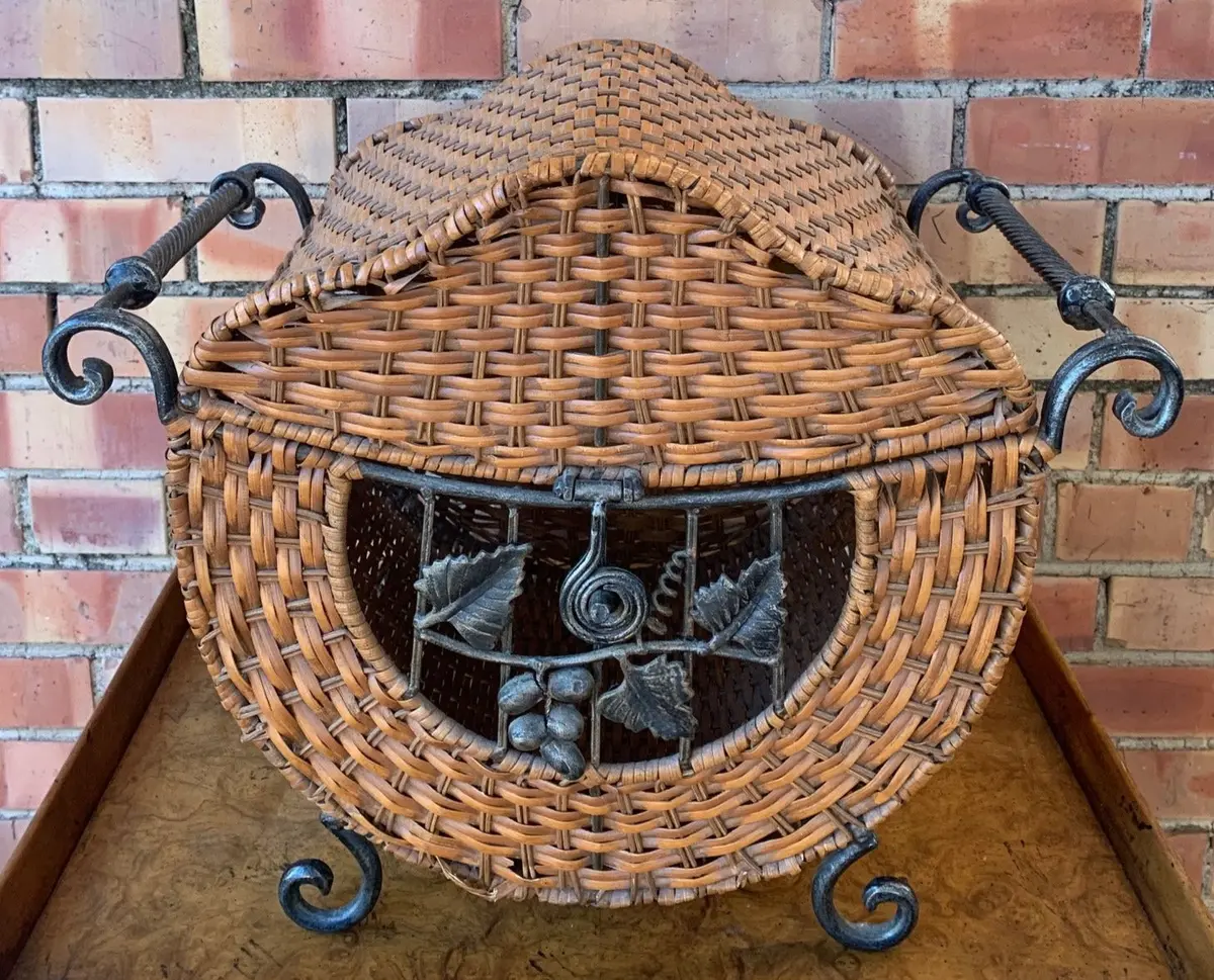 Large Wicker And Iron Basket With Lid 1