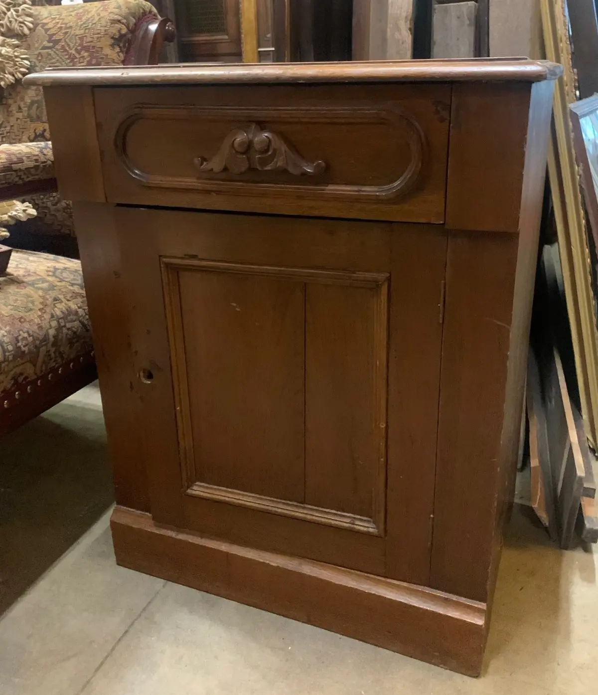 Victorian Late 19Th Century Nighstand W/ Carved Handle 1