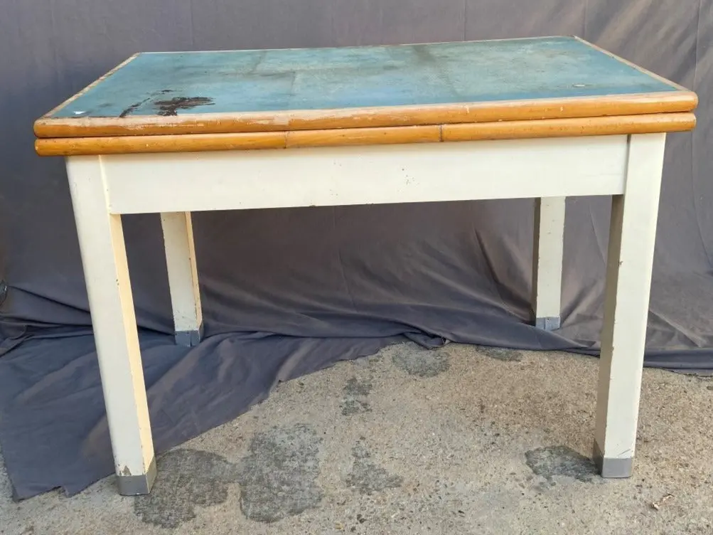 White Draw Leaf Table 1