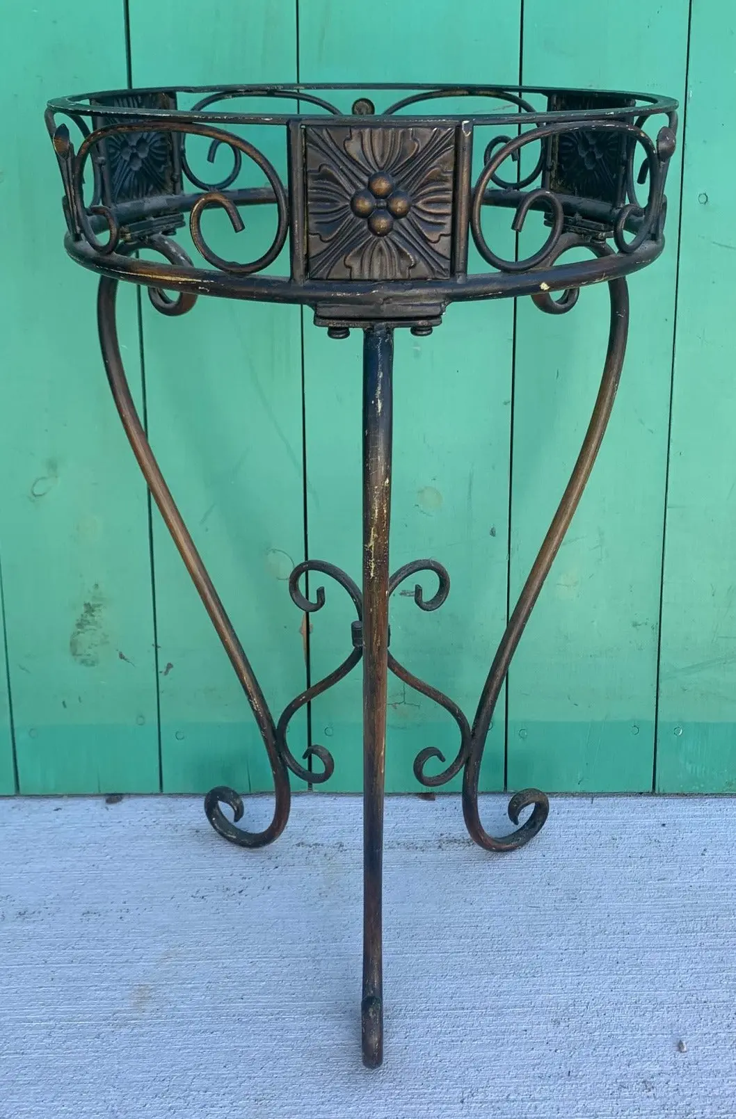 Round Small Iron Table Base 1