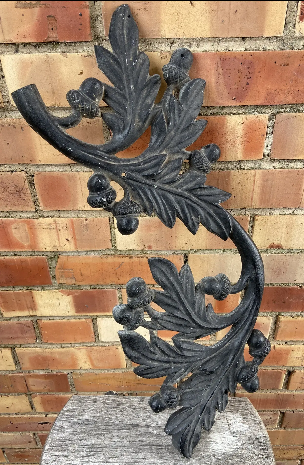 Black Aluminum Piece With Leaves And Acorns 1