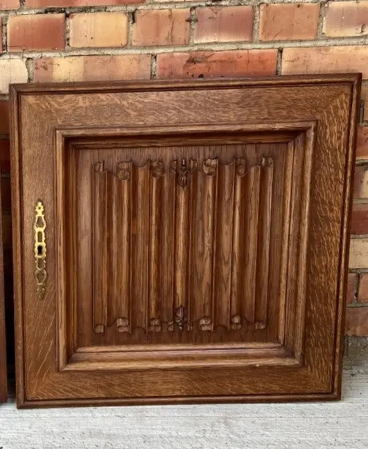 Quality Linen Carved Oak Door 1