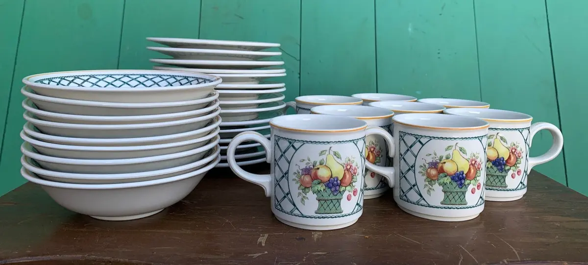 Villeroy And Boch Set Of 5 Cups With Saucers 1