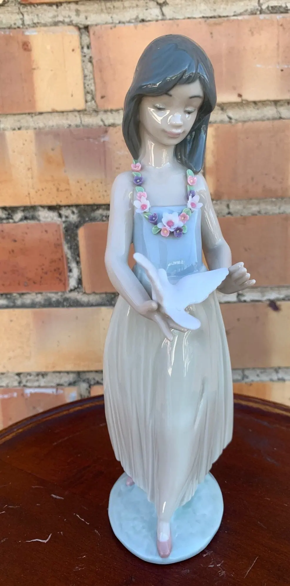 Lladro Girl With Lei 1
