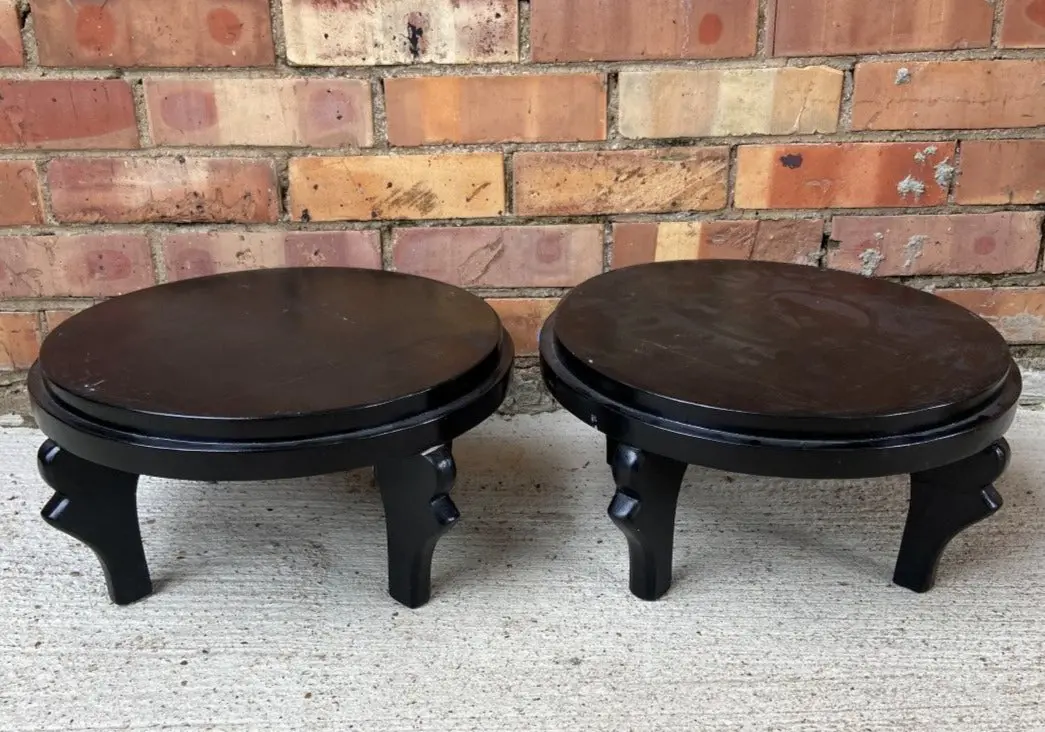 Round Black Plant Stand 1