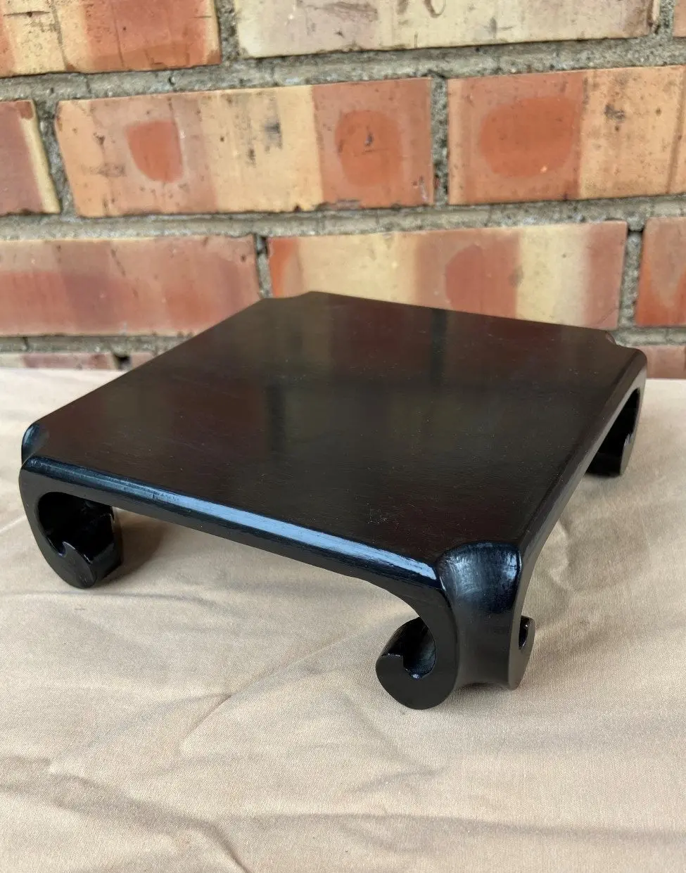 Small Square Curved Leg Black Stand 1