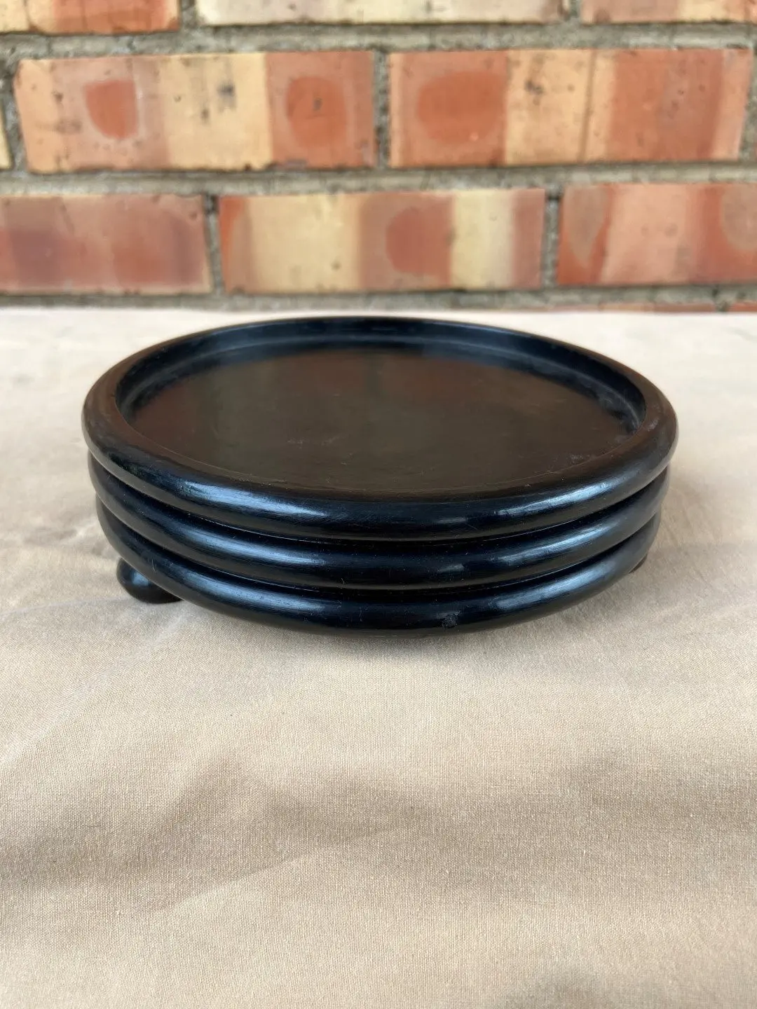 Round Black Vase Stand 1