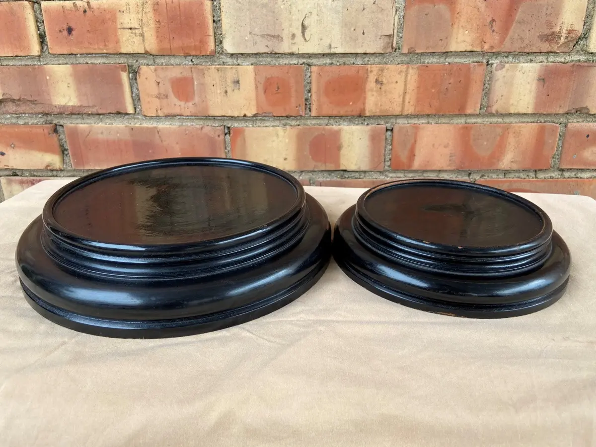 Set Of 2 Round Black Platform Stands 1