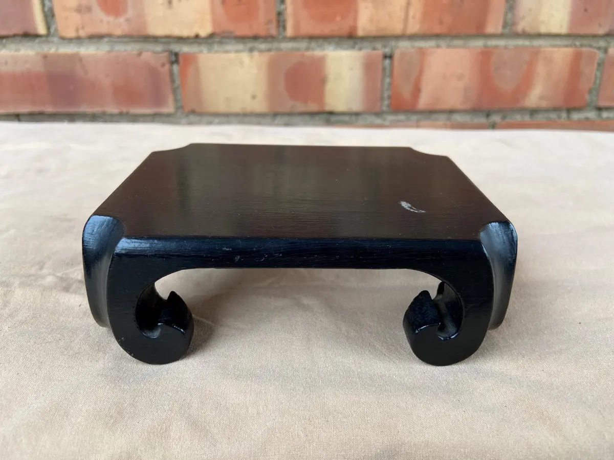 Single Asian Curved Leg Platform Stand 1