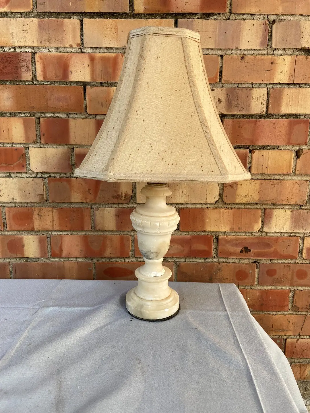 Small Marble Lamp With Round Base 1