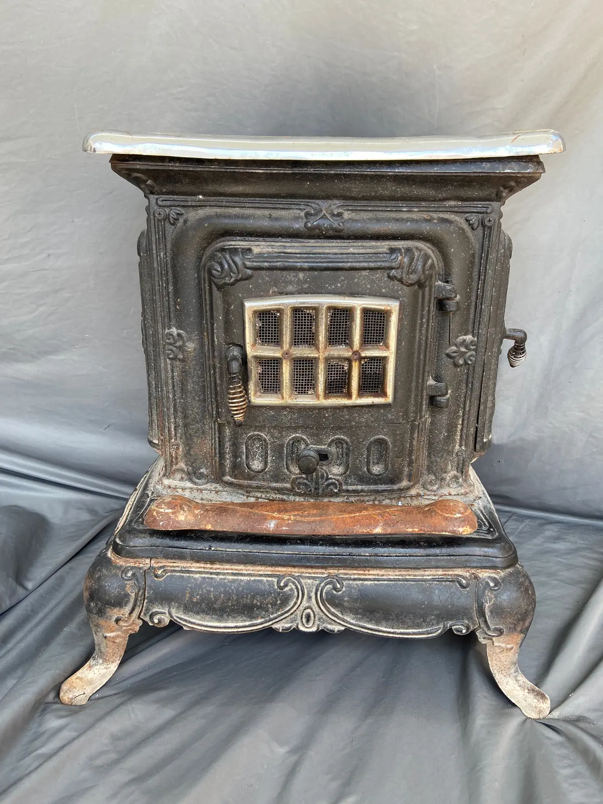 Heavy Cast Iron Stove - Early 1970S Reproduction From Taiwan 1