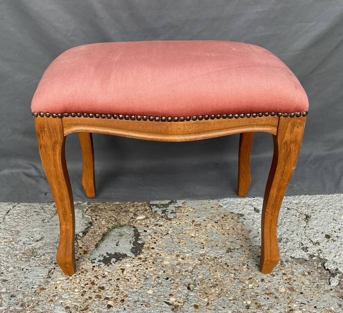 Louis Xv Stool With Pink Upholstery 1