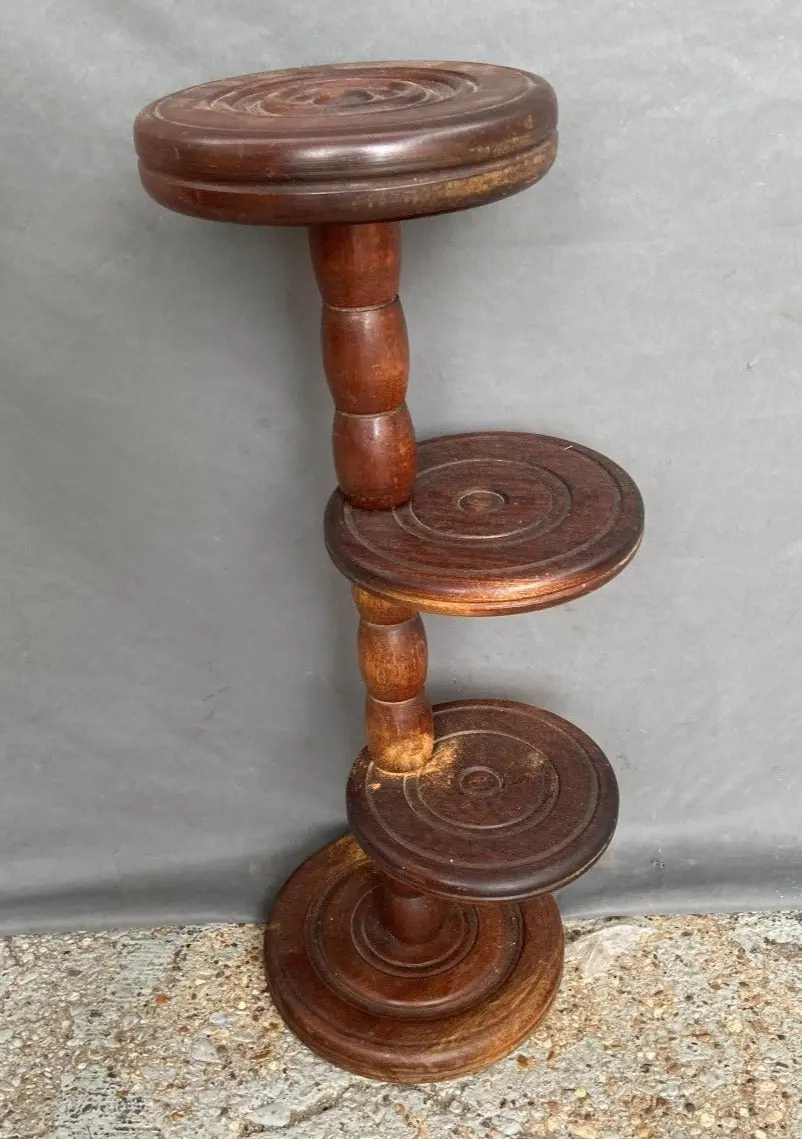 Bulls Eye Accented Plant Stand 1