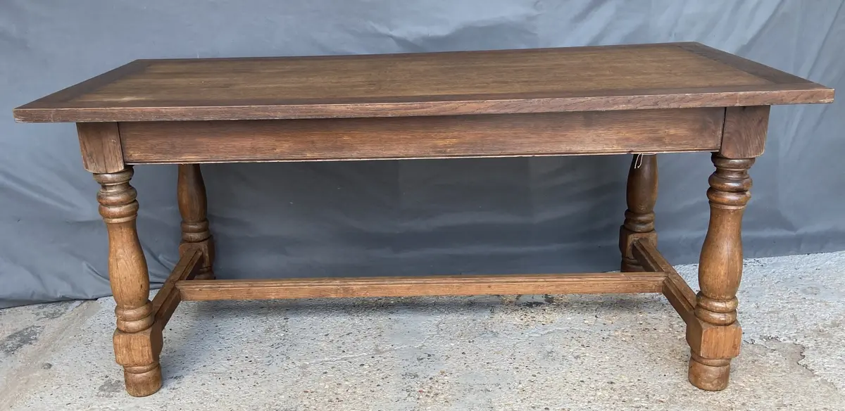 French Farmhouse Oak Table With Turned Legs 1