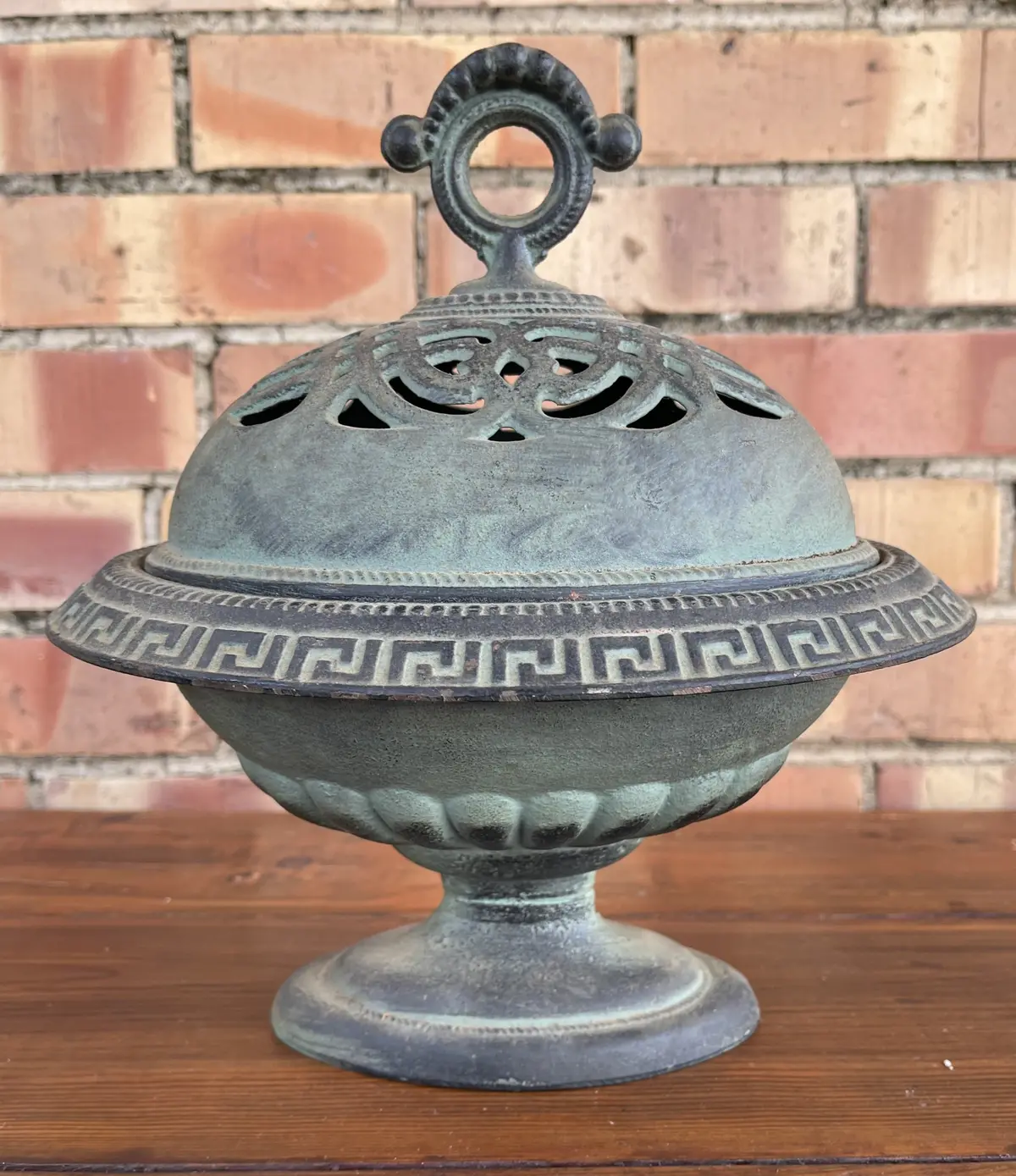 Small Verdi Gris Cast Iron Turen Wth Lid 1