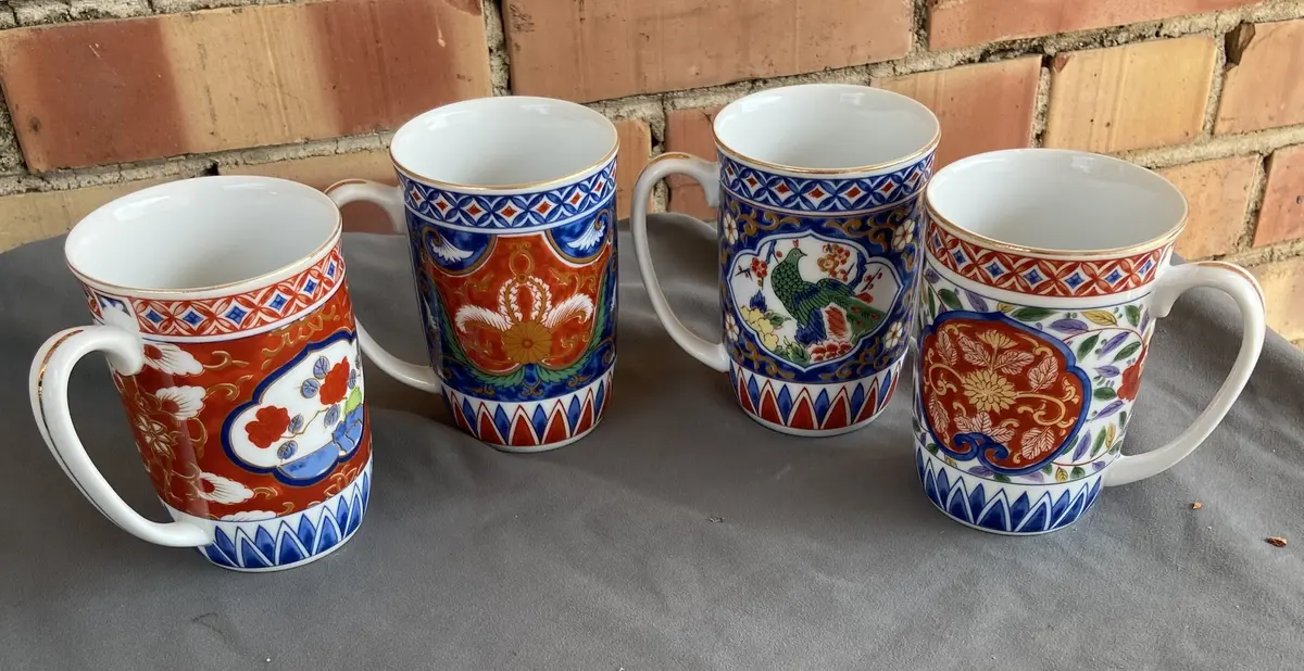 Set Of 4 Asian Polychrome Porcelain Cups 1