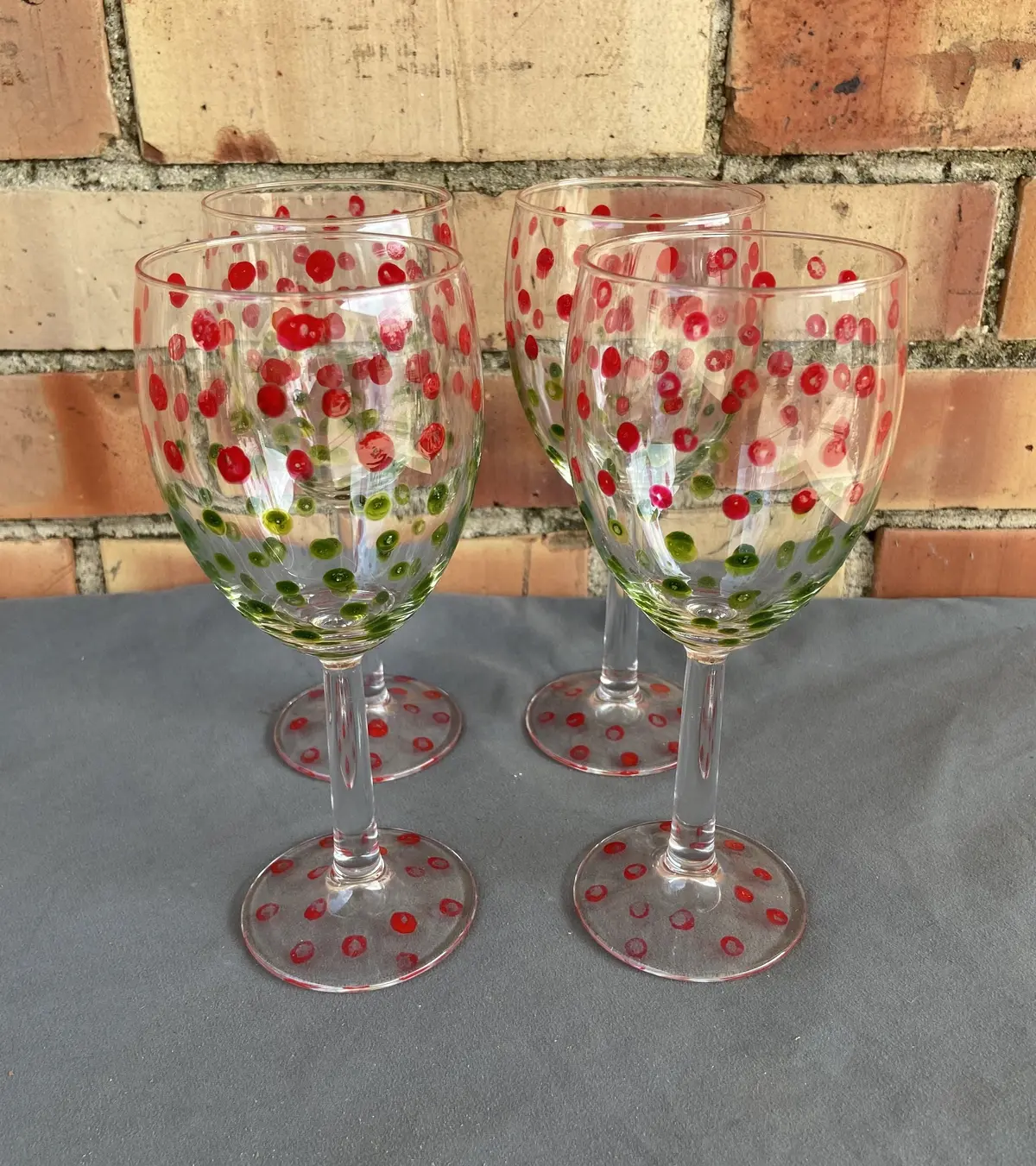 Set Of 4 Red And Green Polka Dots Wine Glasses 1