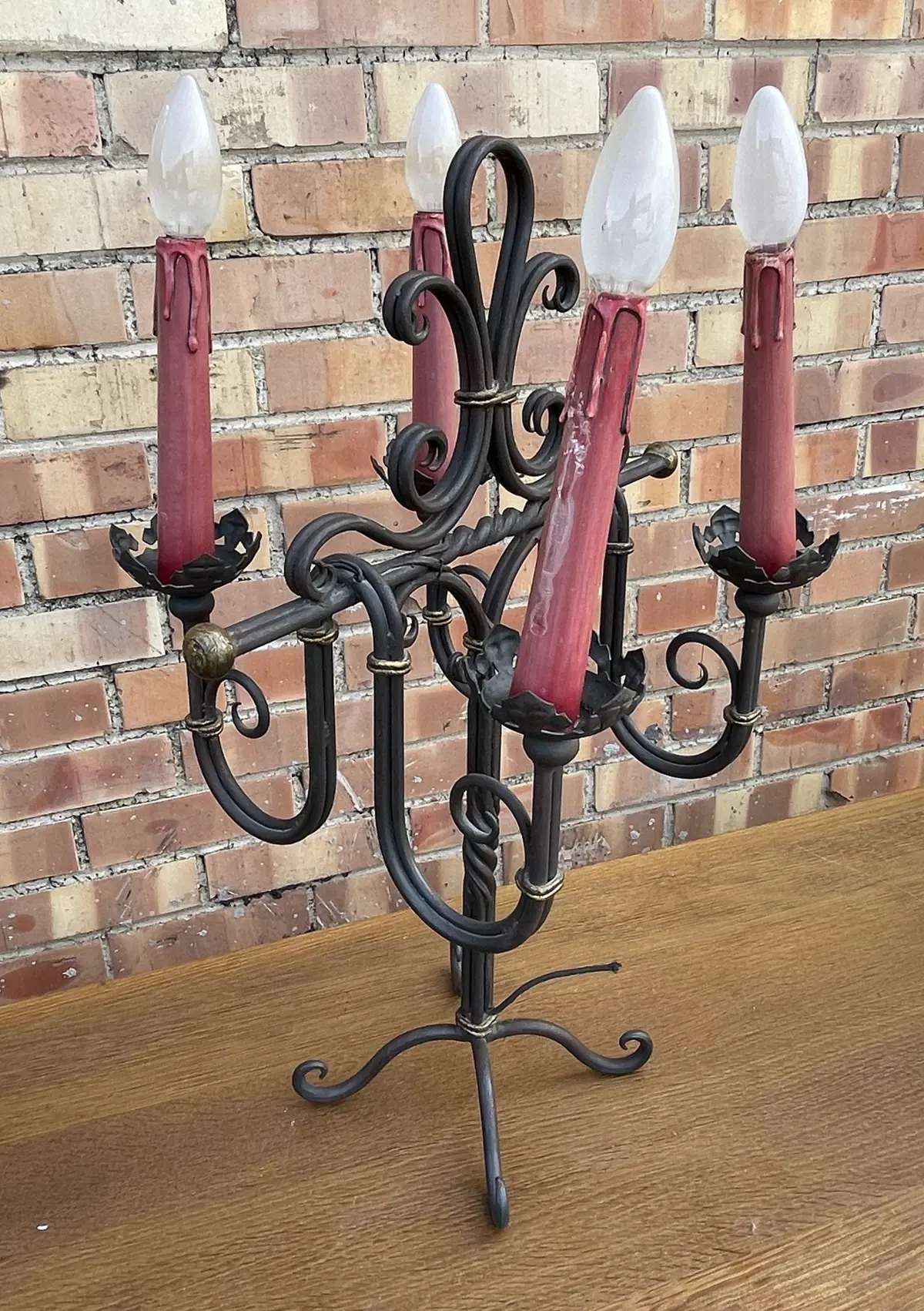 4 Arm Iron Table Lamp 1