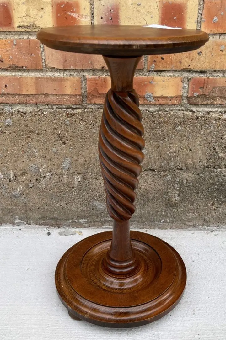 Small Twist Taboret 1