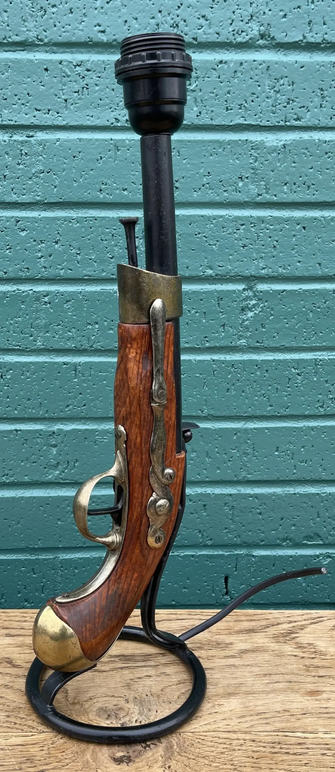 Flintlock Pistol Lamp 1