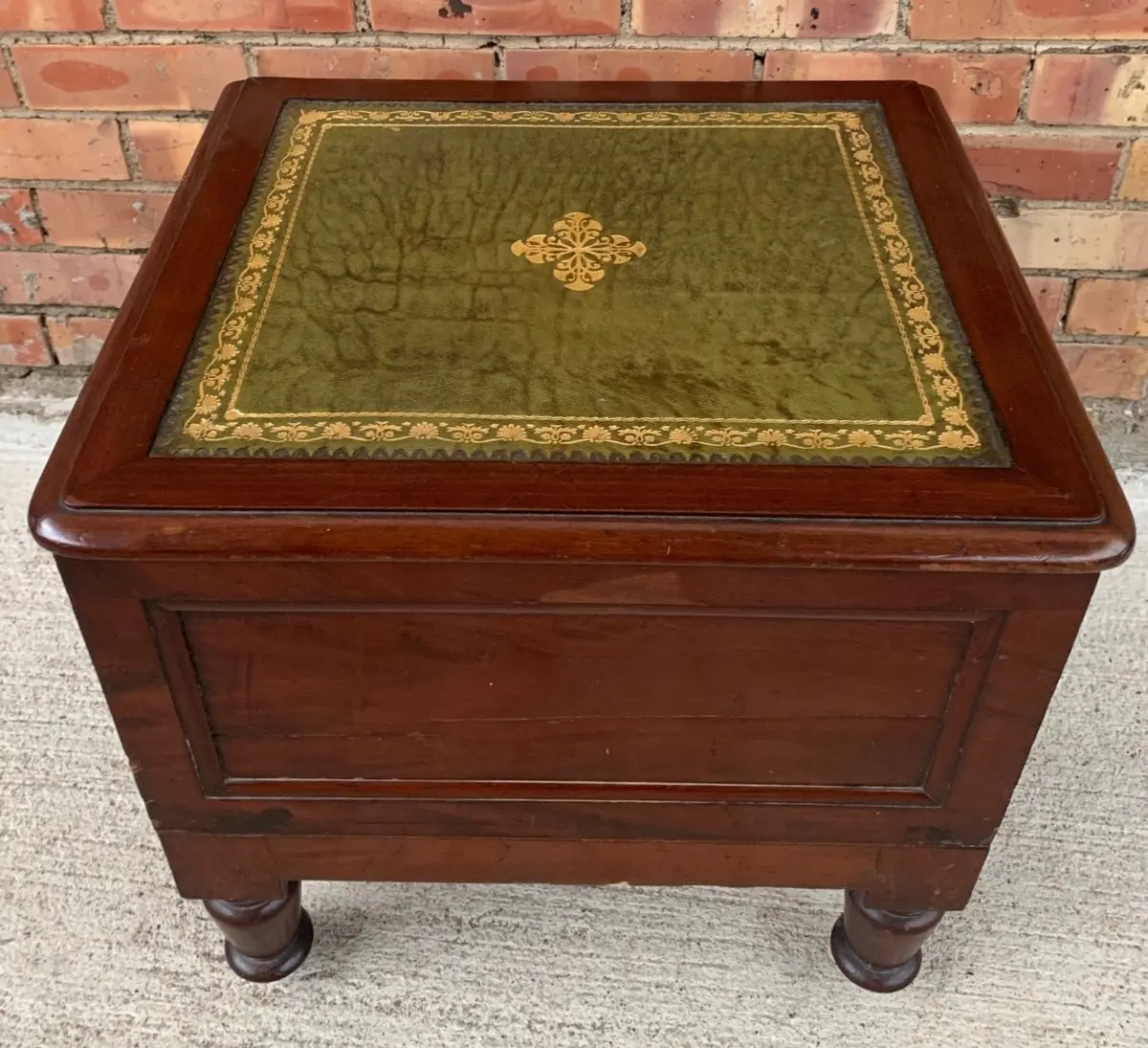 Mahogany Chamber Commode 1