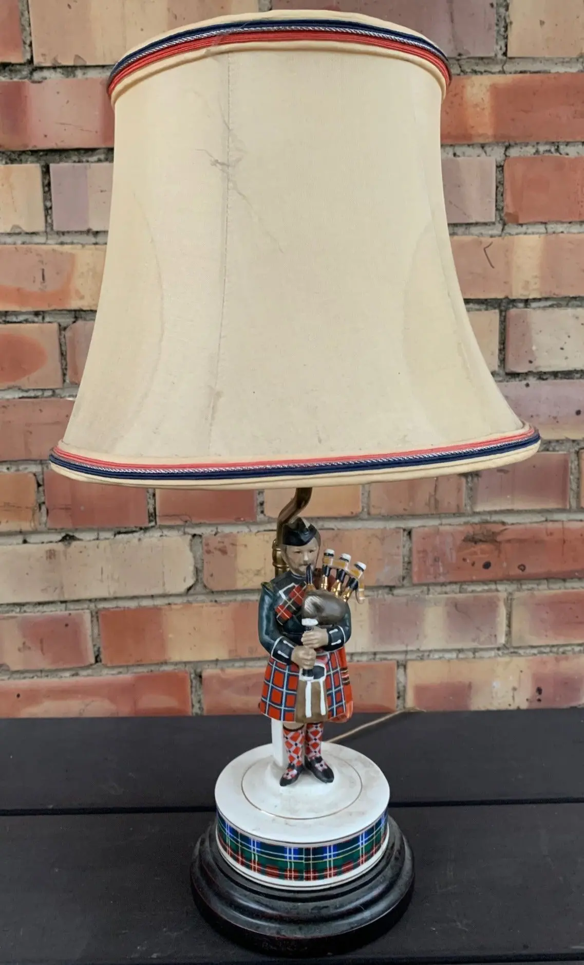 Figural Porcelain Bagpipe Player Lamp 1