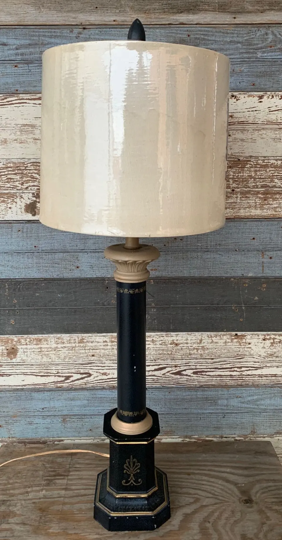 Black Metal Column Lamp 1
