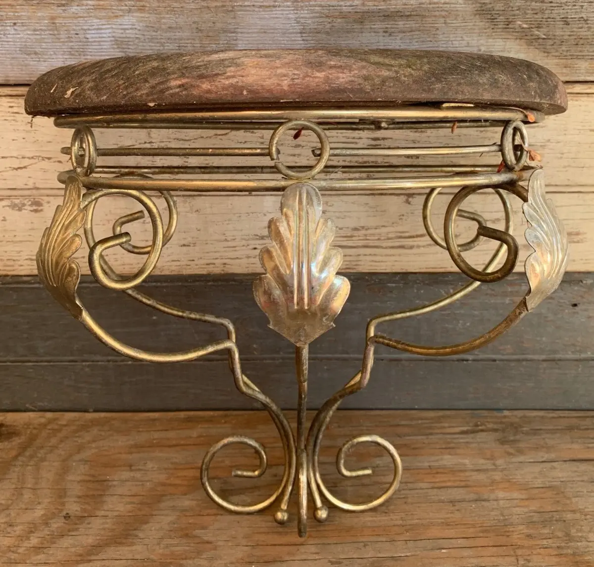 Foliate Metal And Wood Hanging Shelf 1